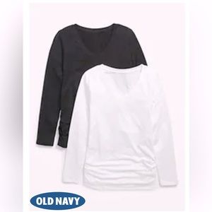 Old Navy Maternity Fitted V-Neck Long-Sleeve T-Shirt 2-Pack White and Black